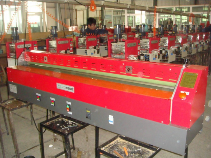 塑料蜂窩片材過膠熱熔膠機(jī)